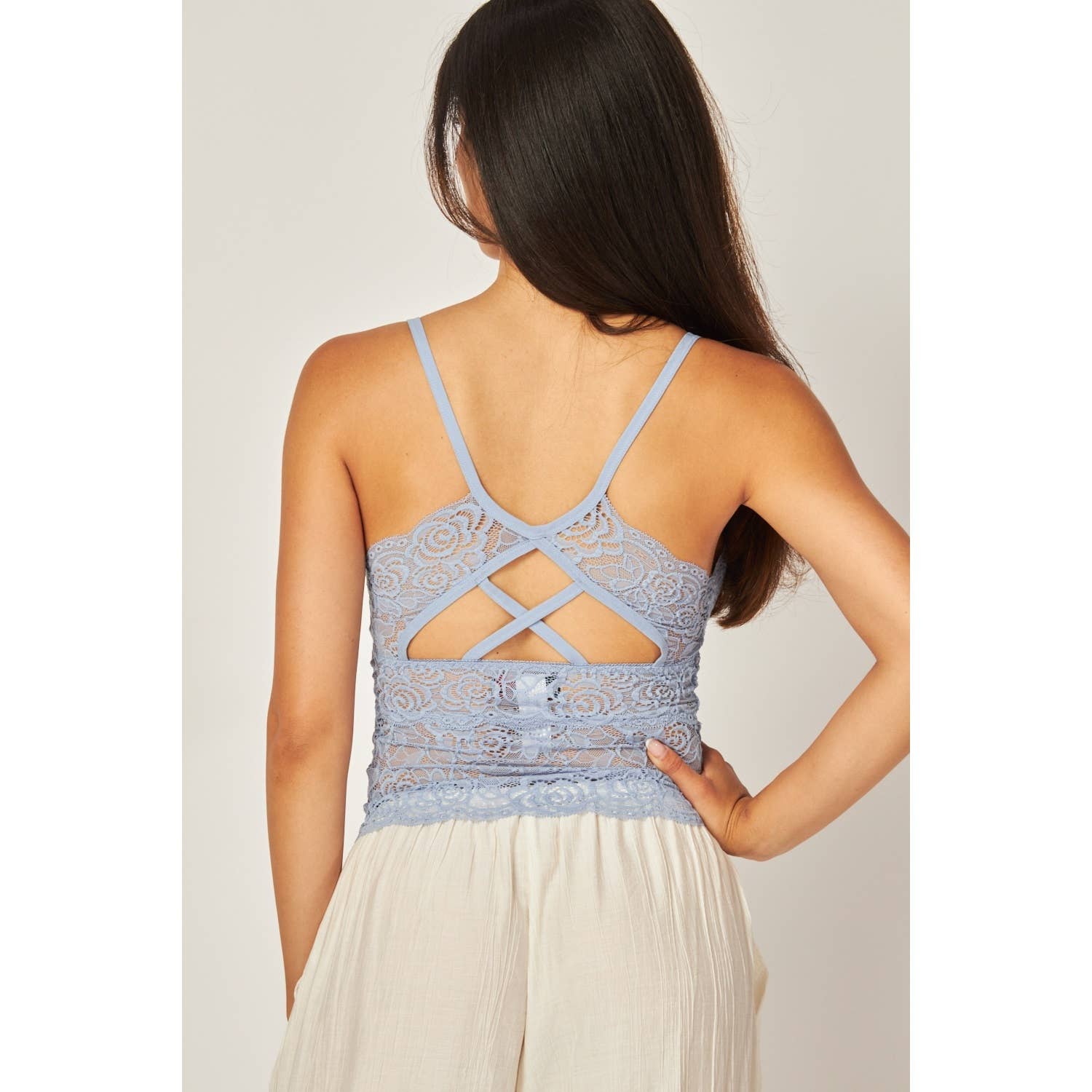 Apolline – Tops – Mulher por atacado – Bralette de Renda com Costas Abertas e Copas Removíveis9