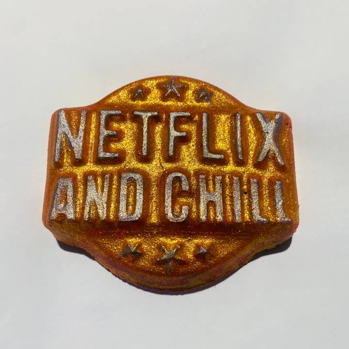 Netflix & Chill Gold & Silber Badebombe handbemalt für den Großhandel von LH Homemade