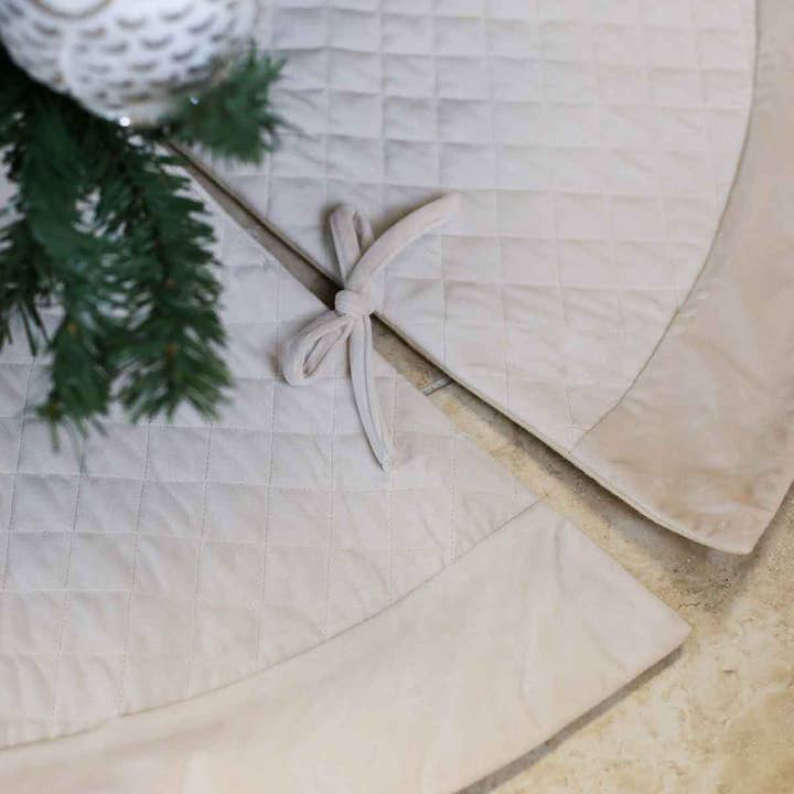 The Royal Standard - Wholesale Tree Skirt - Quilted Tree Skirt Cream 48x48