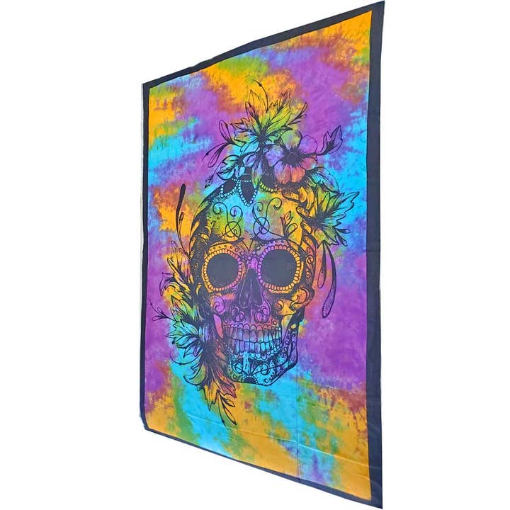 Coiffe Tie Dye Motif Tie Dye Motif Tête de mort en sucre pour la vente par Wild Lotus
