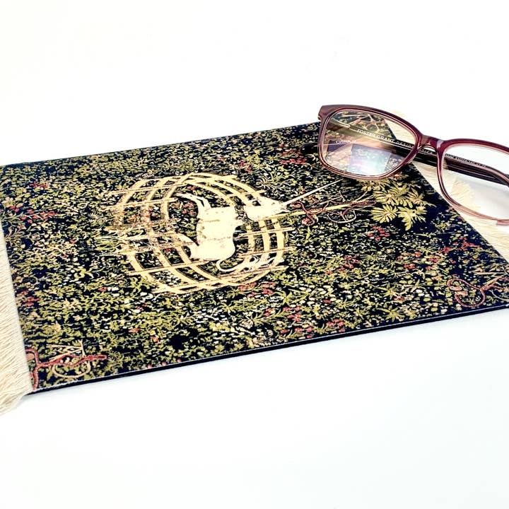 Mouse Rug – wholesale Mousepad/trackpad – The Unicorn Rests in a Garden MouseRug3