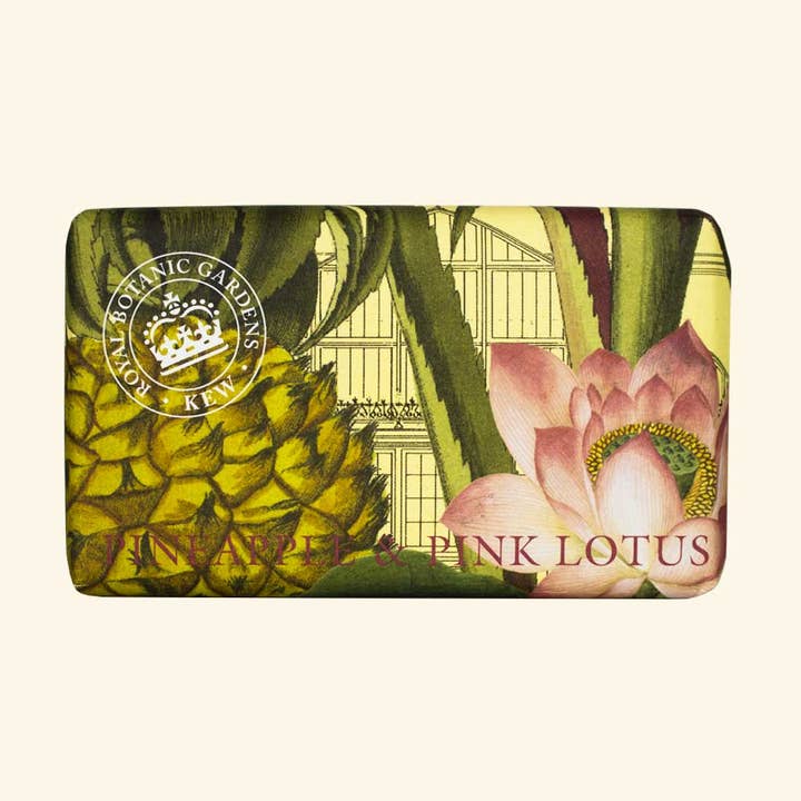 Savon Kew Gardens à l'ananas et au lotus rose pour la vente par The English Soap Company