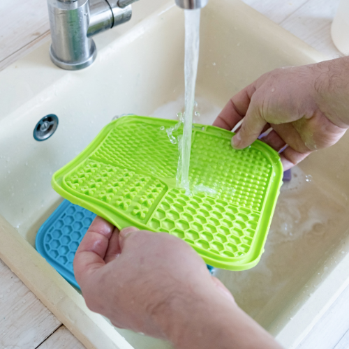 BoneItUp - Wholesale Pet Food Mat - Dog - BoneItUp® Lick Mat (Blue)1