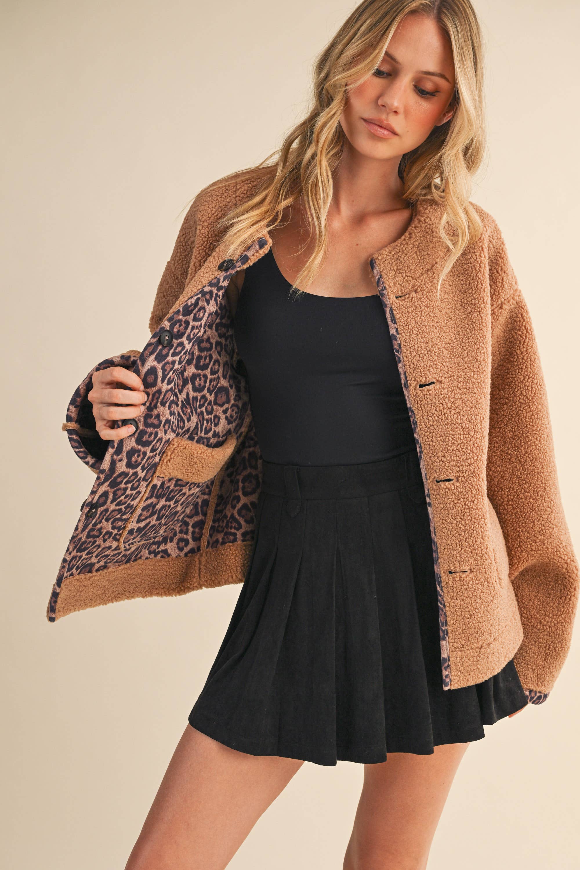 IJ1639 LEOPARD REVERSIBLE TEDDY LEOPARD QUILTED JACKET for wholesale on Faire20