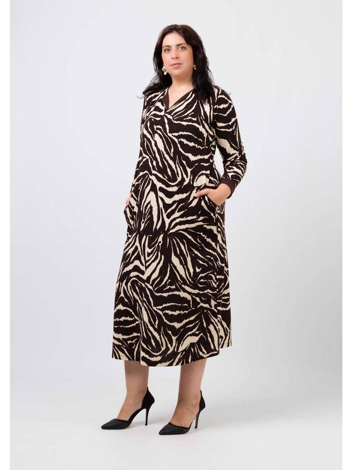 256077 - Vestido em malha estampada Coleção Outono Inverno Tamanhos Grandes por atacado de Teresa Cardoso Oliveira