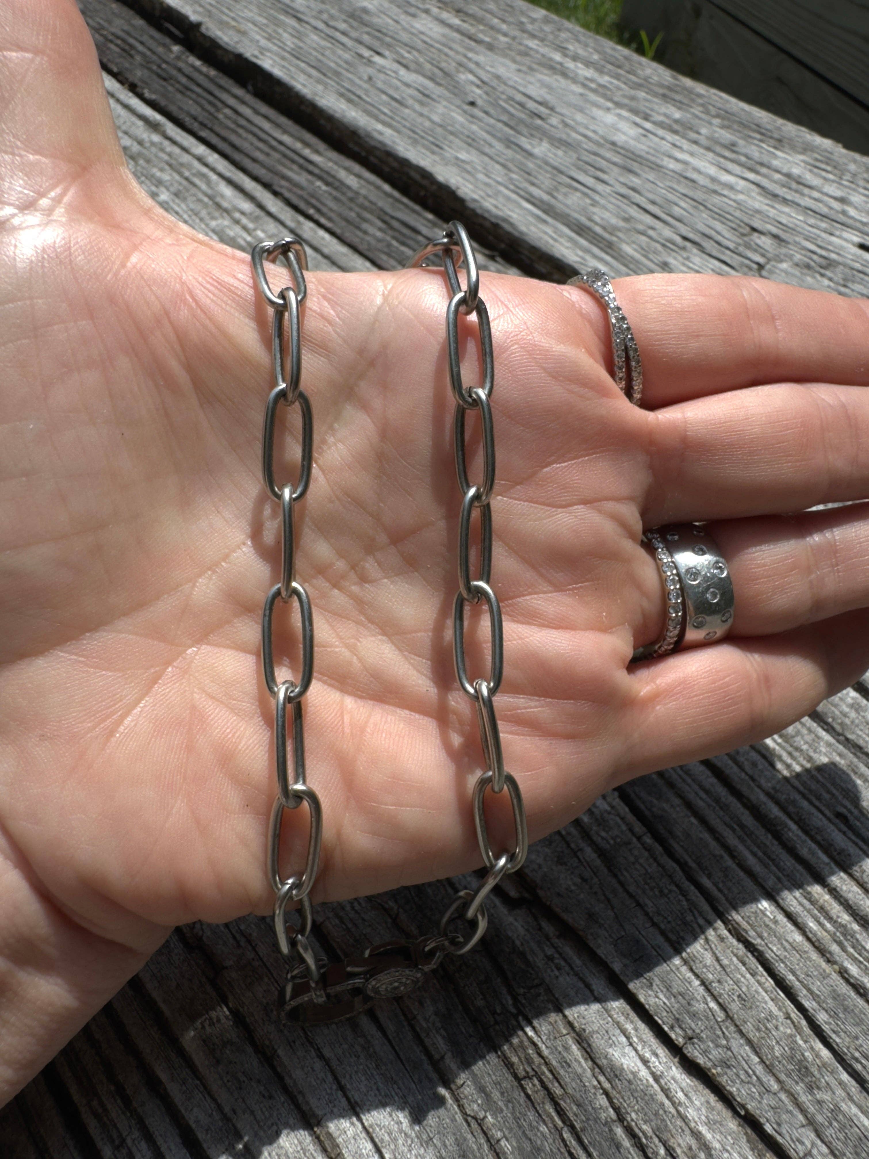 ILISSA MICHELE JEWELRY – Großhandel Gliederhalskette – Halskette mit ovaler Büroklammer und Pavé-Diamantverschluss1