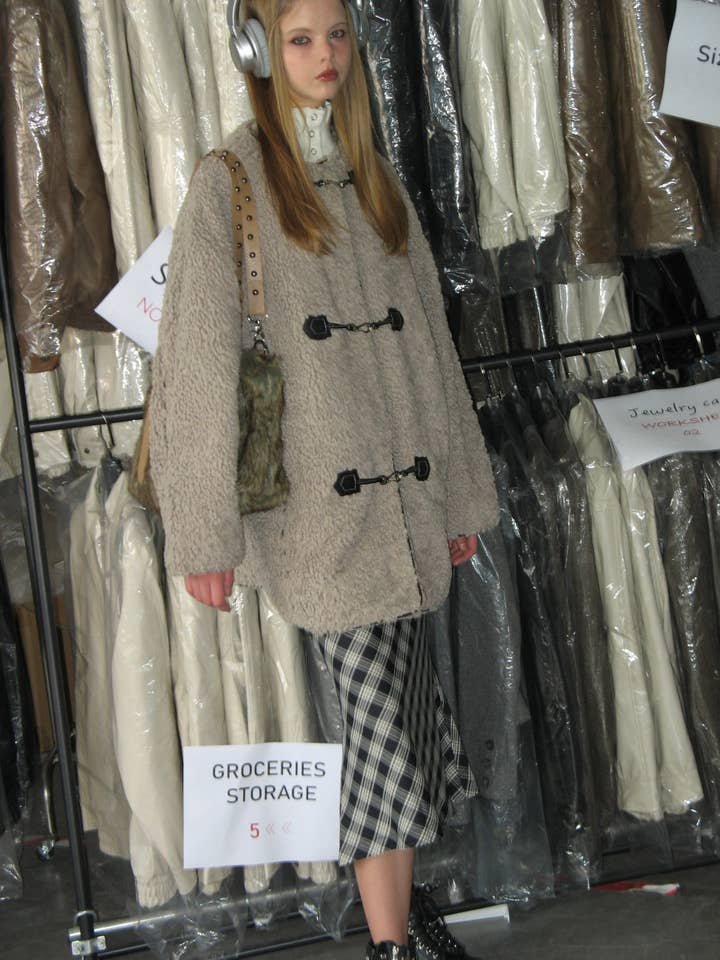 Cappotto in finta lana d'agnello per la vendita all'ingrosso da parte di Prod Bldg