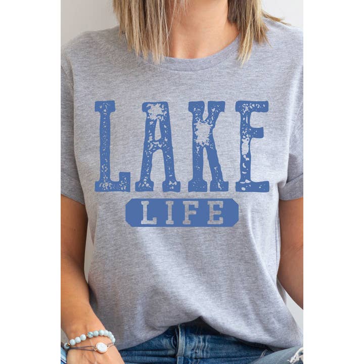 T-shirt grafica LAKE LIFE per la vendita all'ingrosso da parte di BLUME & CO.