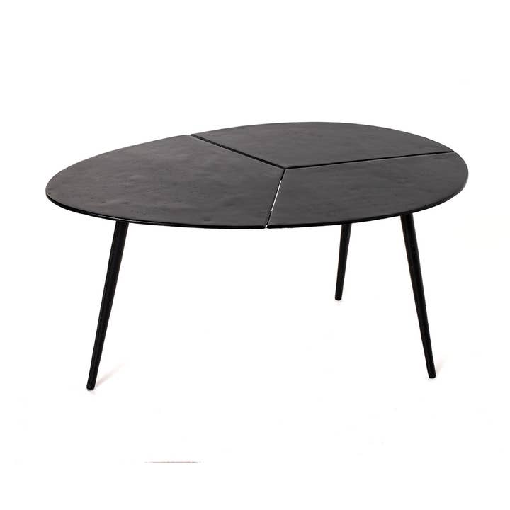 Table centrale 78 x 45 x 40 cm. Pieds en métal doré et métal noir pour la vente par Gdeco