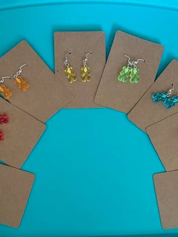 Boucles d'oreilles Ours Gummy pour la vente par Luna’s Loft Boutique