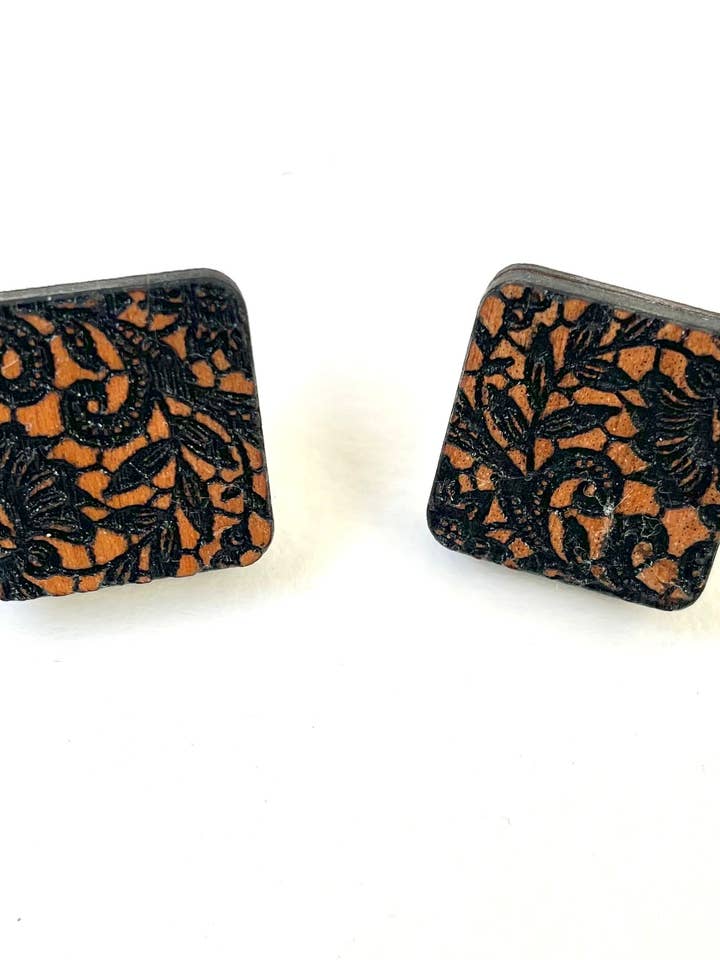 Pendientes de madera con diseño de encaje, 1,5 cm x 1,5 cm x 0,6 cm para venta al por mayor de Mothú Jewellery