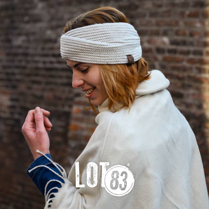 LOT83 - Wholesale Poncho - Women's - Poncho Mila Offwhite1