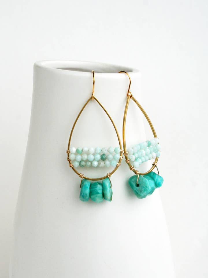 Boucles d'oreilles Boho en forme de larme en amazonite | Boucles d'oreilles bohèmes pour la vente par Laura Stark Designs