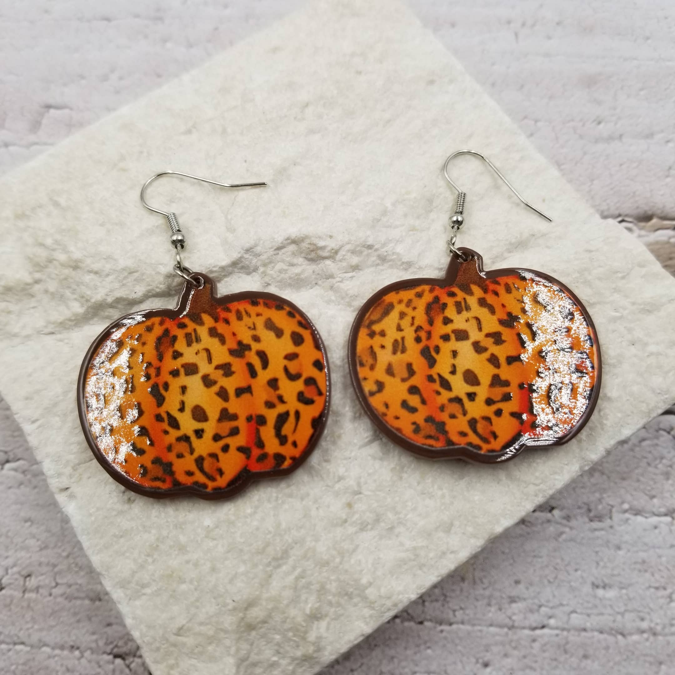 Treasure Wholesale - Wholesale Dangle Earrings - Leopard Pumpkin Earrings
