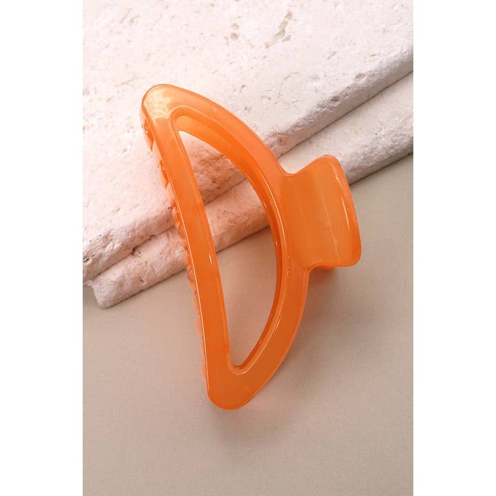 JOSSLYN by wall to wall - Wholesale Hair Clip - Women's - JUMBO HALF MOON TRANSLUCENT HAIR CLAW CLIP | 40H0279