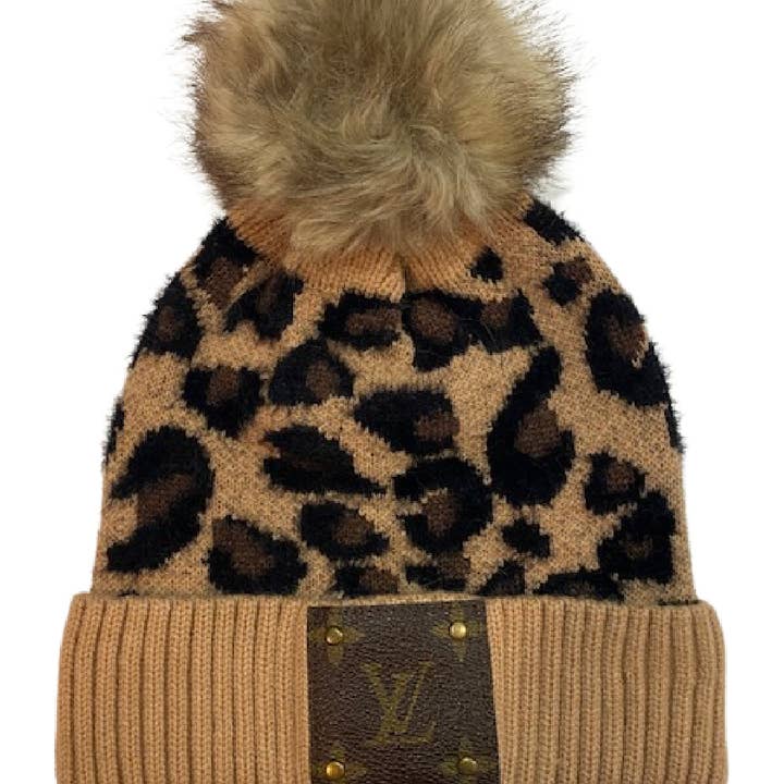 Embellish Your Life – Engroshandel Beanie - Dame – LV Up-Cyklet Brun Leopard Pom Strik Beanie0