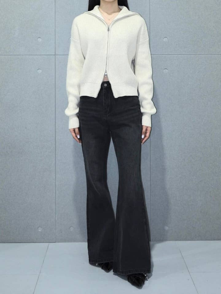 Jean évasé skinny pour la vente par Blanc.Noize