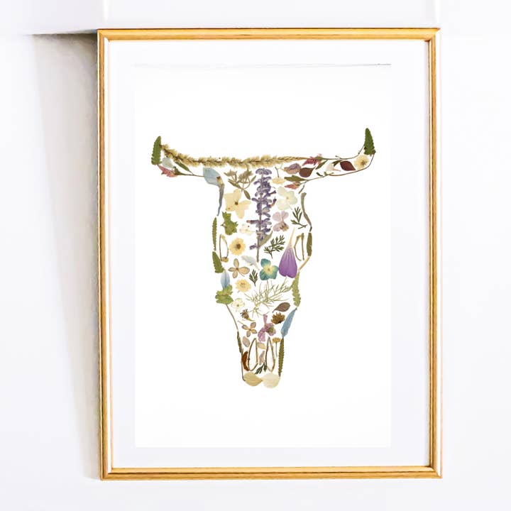 Schädel und Blüte – Botanischer Schädel Kunstdruck | Gepresste Blume für den Großhandel von Mon Petit Chou Art and Design