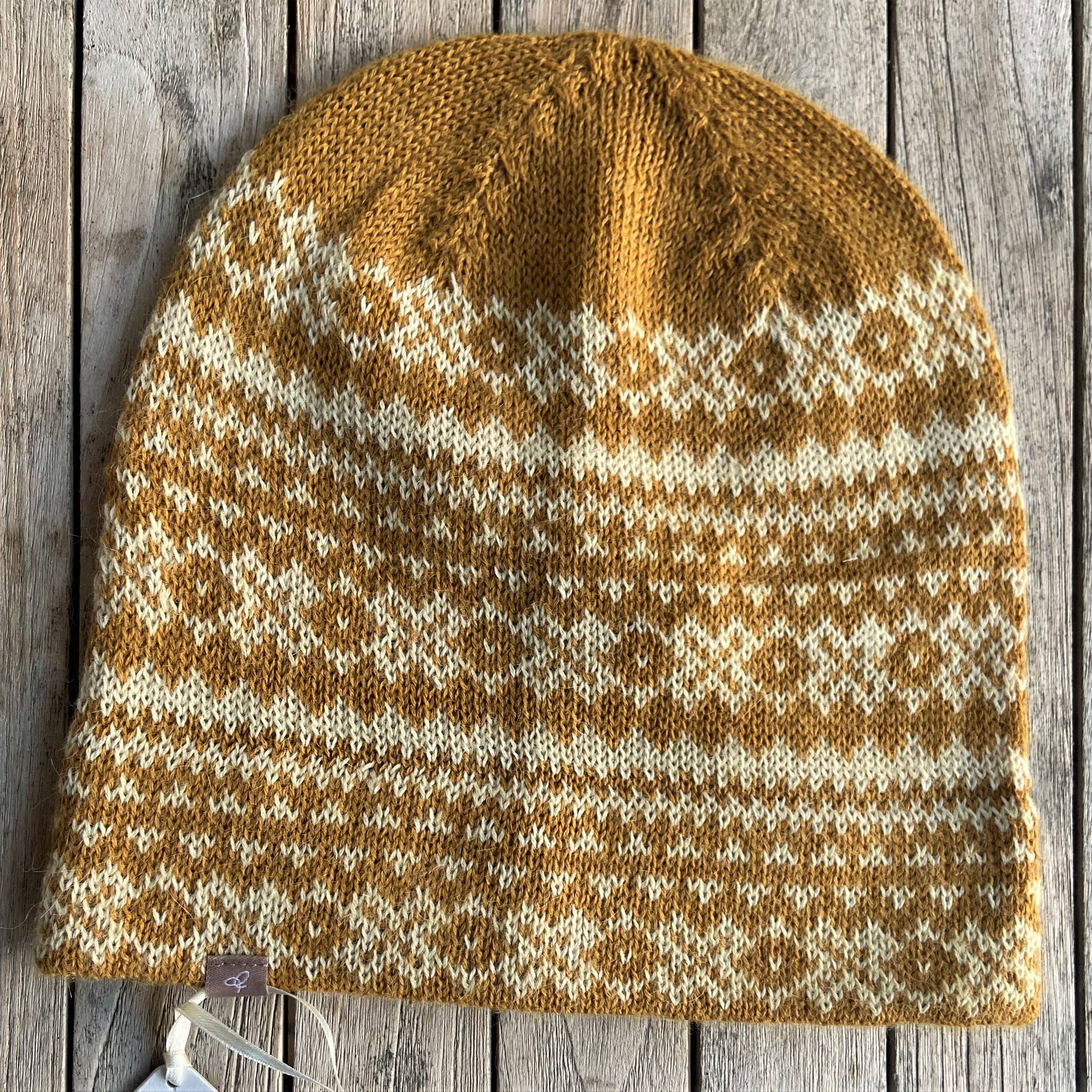 Samantha Holmes Alpaca Clothing and Gifts - Vente Bonnet – femme - Bonnet Fair Isle en alpaga rétro nordique3