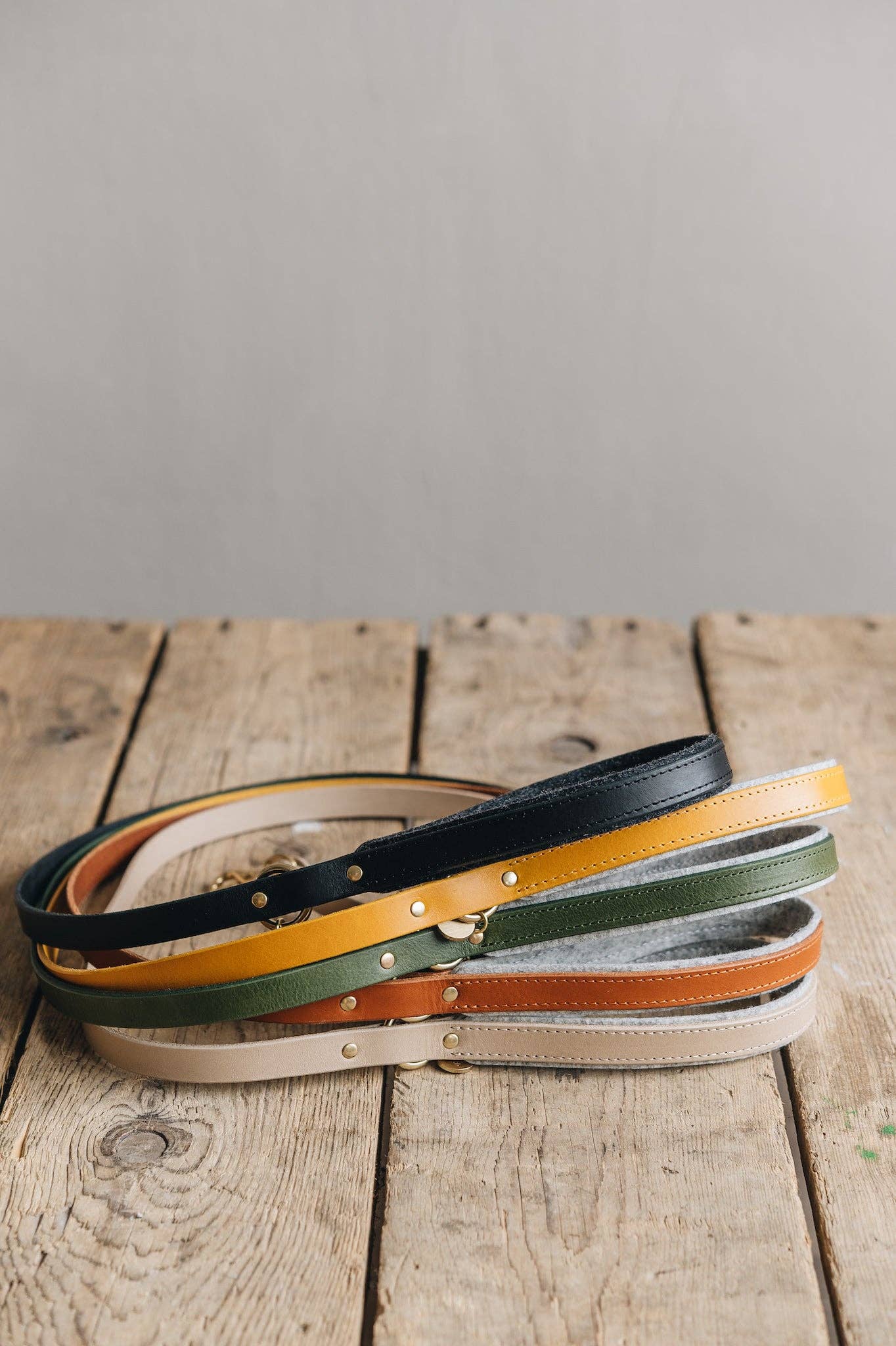 BAND&ROLL - Wholesale Pet Leash - Dog - LIGHTWEIGHT SHORT LEATHER LEASH. HITCH air18