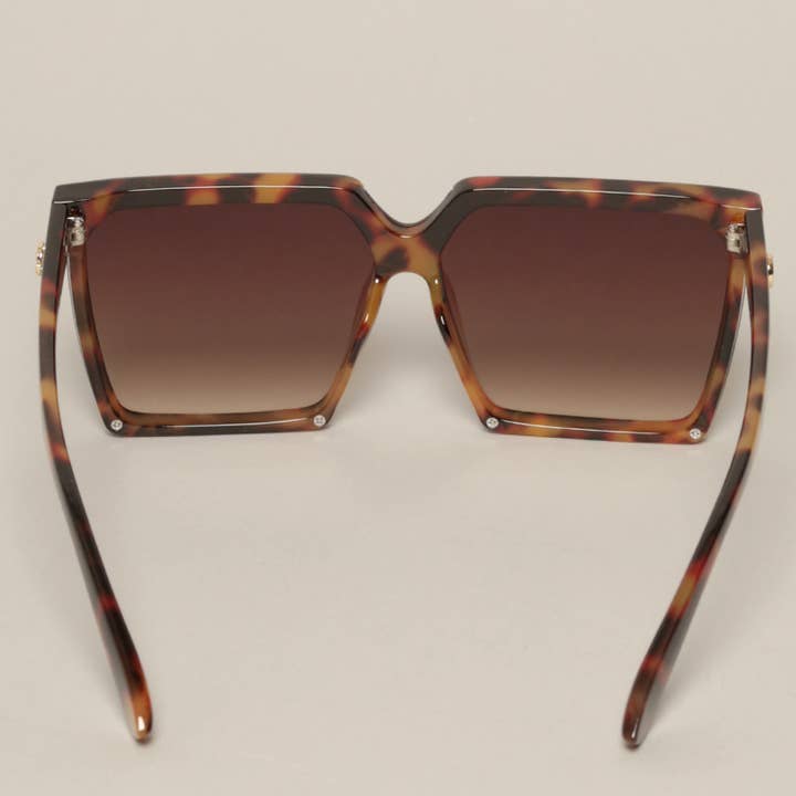 Women's Oversized Sunglasses - Assorted Colors for wholesale on Faire11