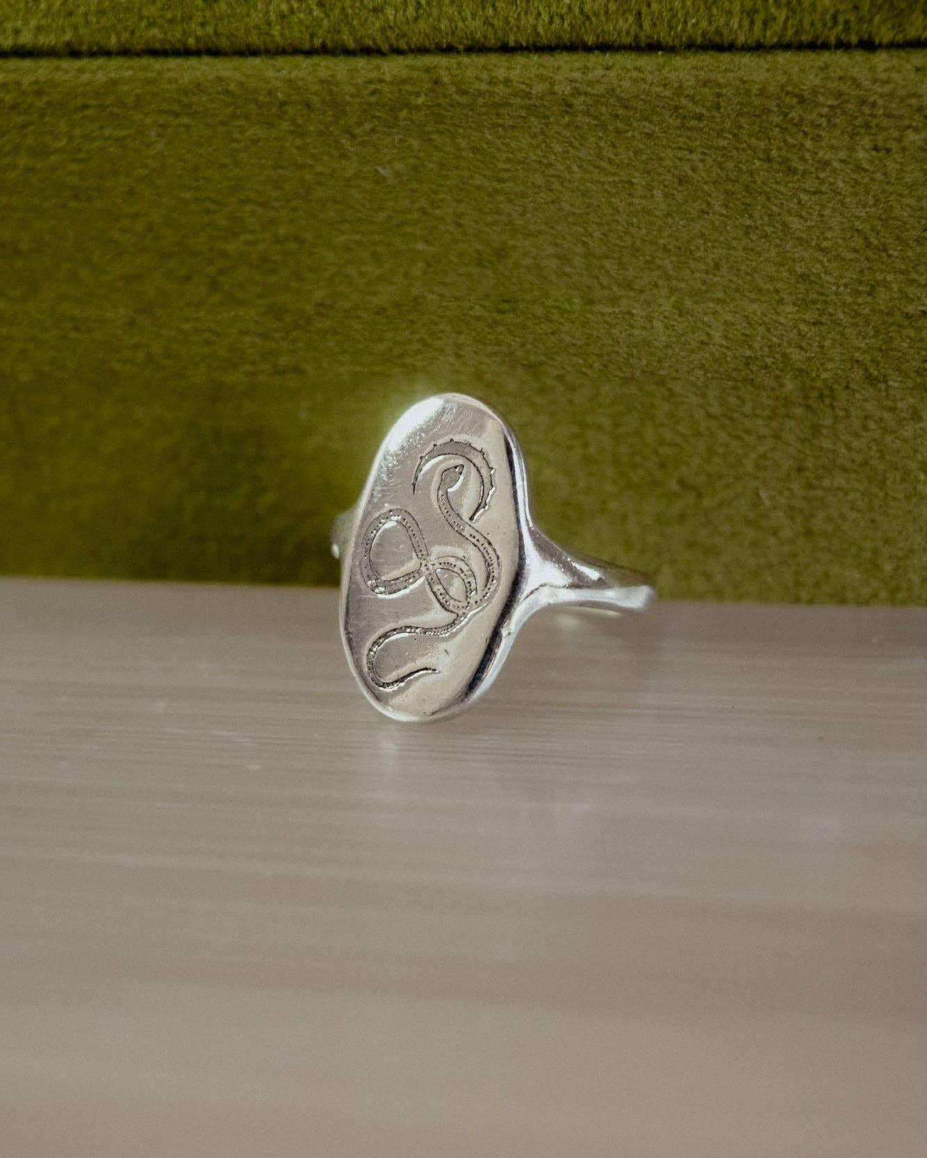 Dea Dia – wholesale Cocktail/Statement Ring – Ormen stigande ring5