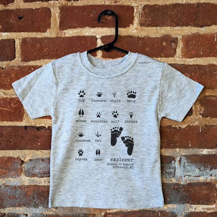 Barefoot Baby - Venta al por mayor Camiseta serigrafiada - Niños - CUSTOM Double JJ Resort Rothbury MI Huellas del Bosque ND
