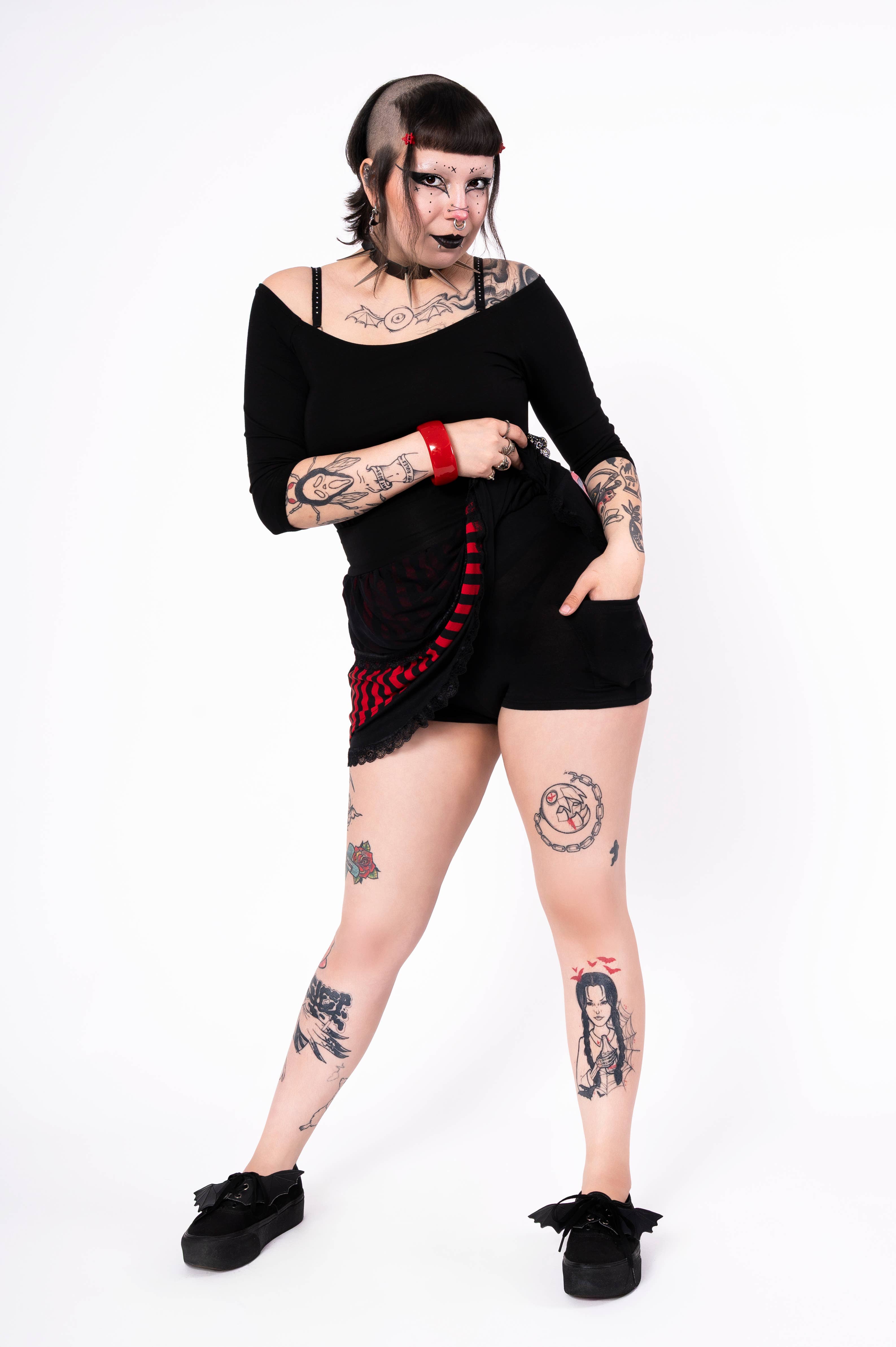 Putré-Fashion – wholesale Skort – Women's – Dark Entries skort - Black/Red 1