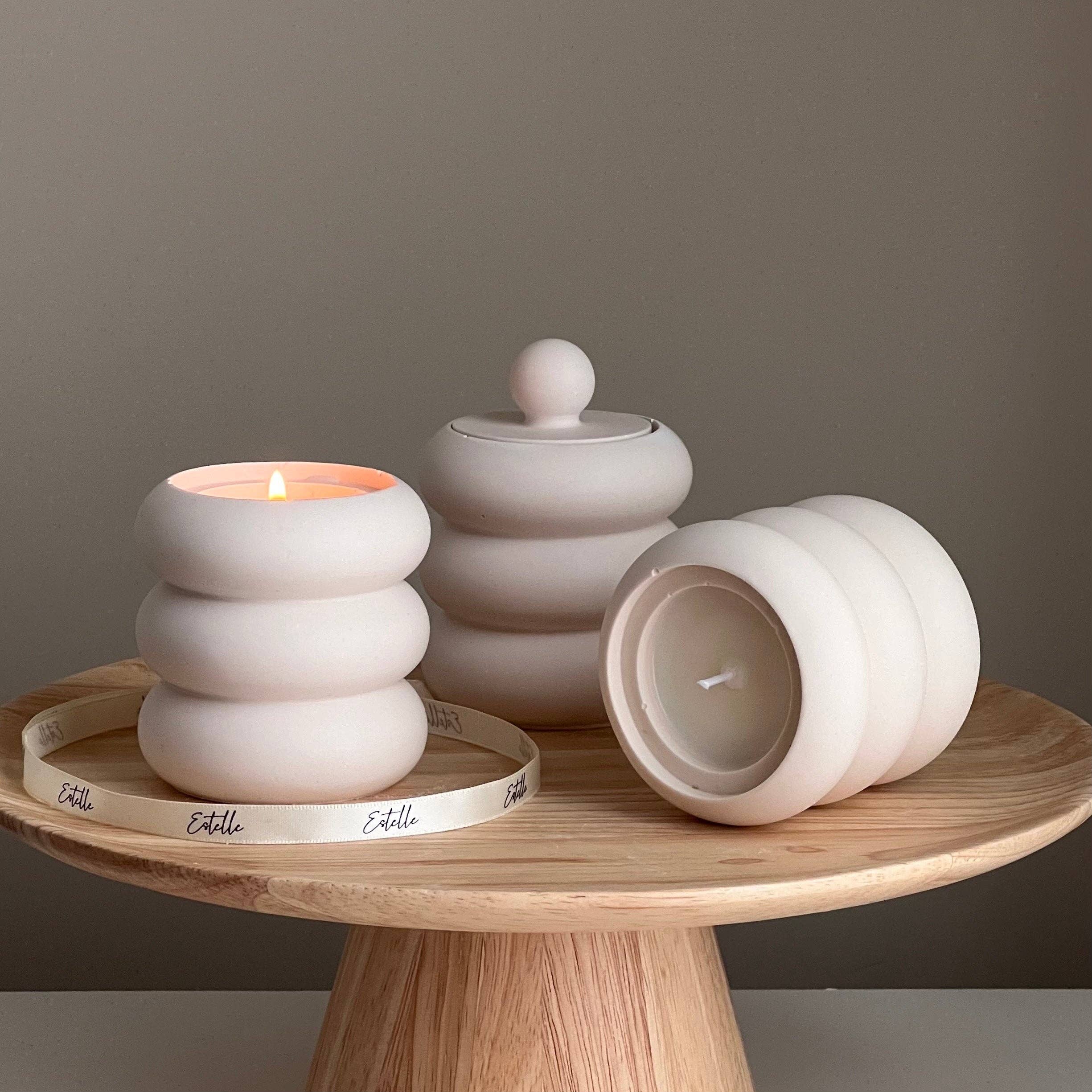 Estelle Studio - Venta al por mayor Velas en tarros - Vela de Soja en Tarro de Donut: Mecha de Madera, Recipiente de Jesmonita, Hecho a Mano3