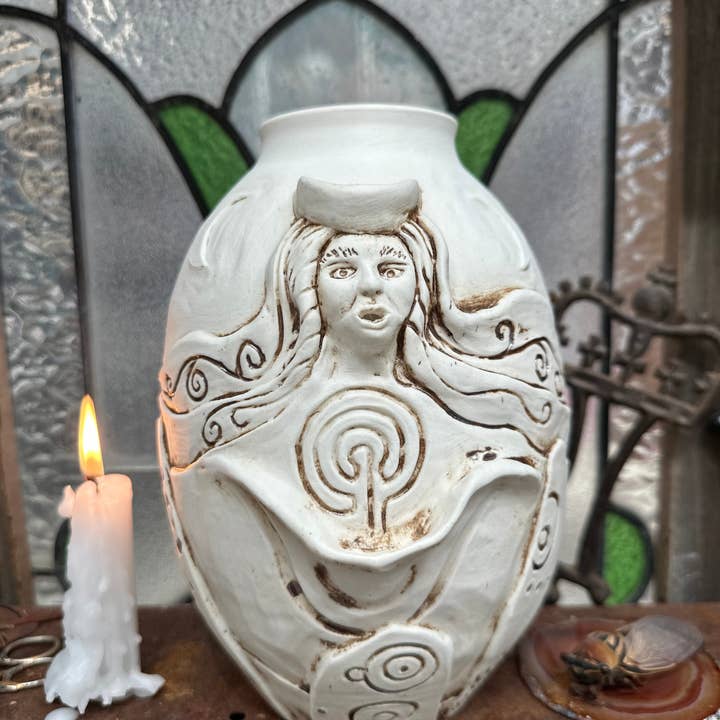 Carys Martin Ceramics - Wholesale Vase - 🌿 Keeper of the Labyrinth - Porcelain Vase5