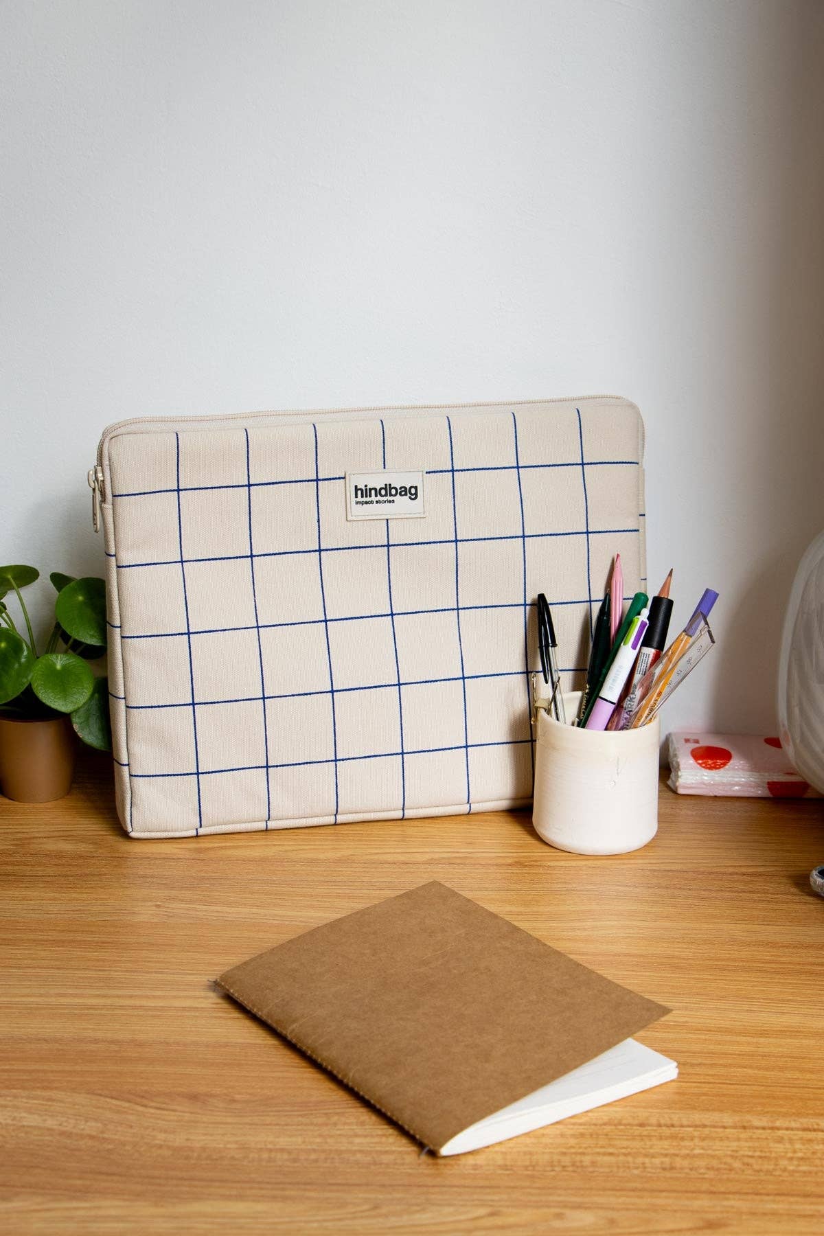 Hindbag - Wholesale Laptop/Tablet Case - Women's - Ava Checkered Ecru/Blue Laptop Sleeve