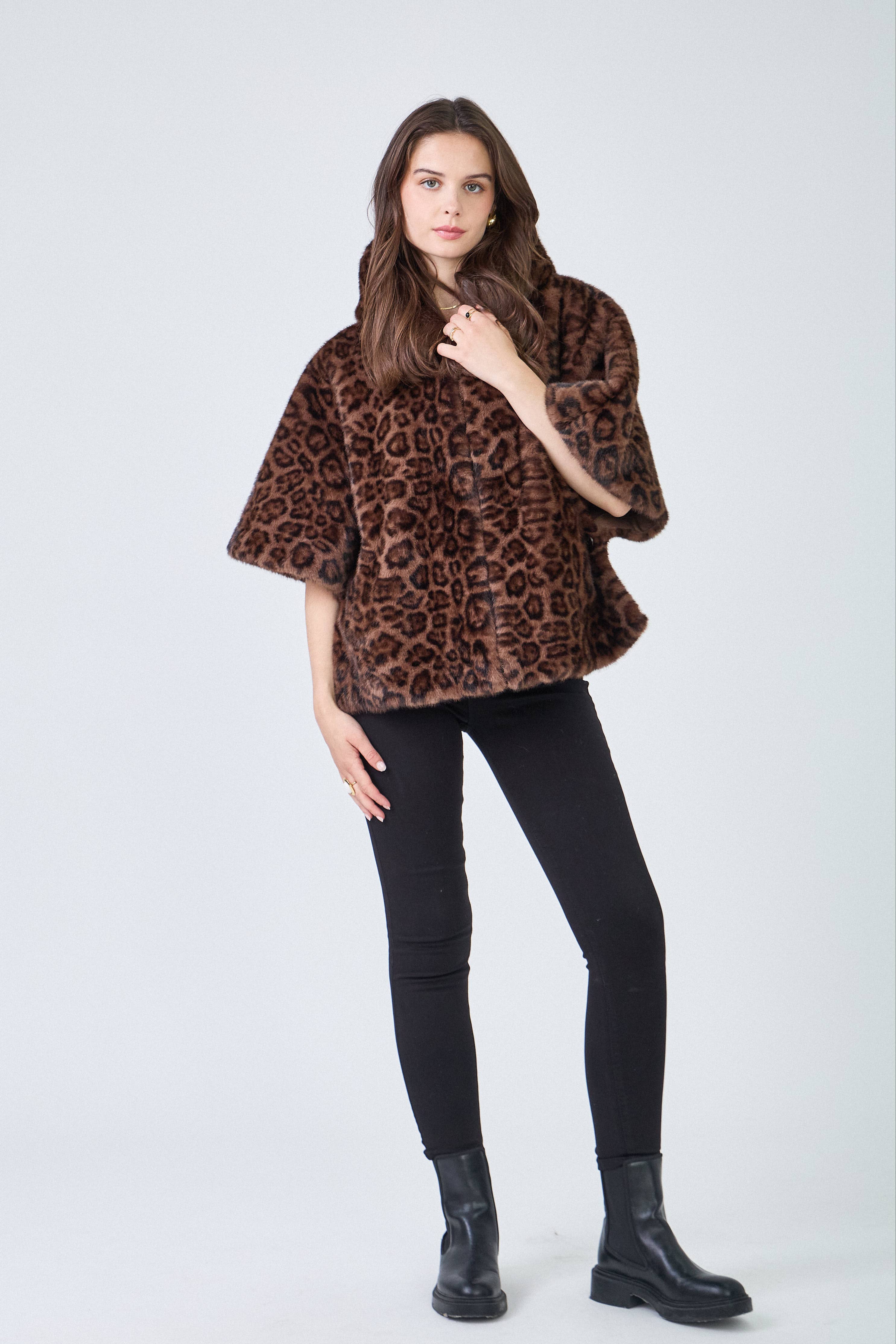 Giovanni Paris - Vendita all'ingrosso Pelliccia/Pelliccia sintetica - Donna - Mantella Alizée con cappuccio in ecopelliccia36