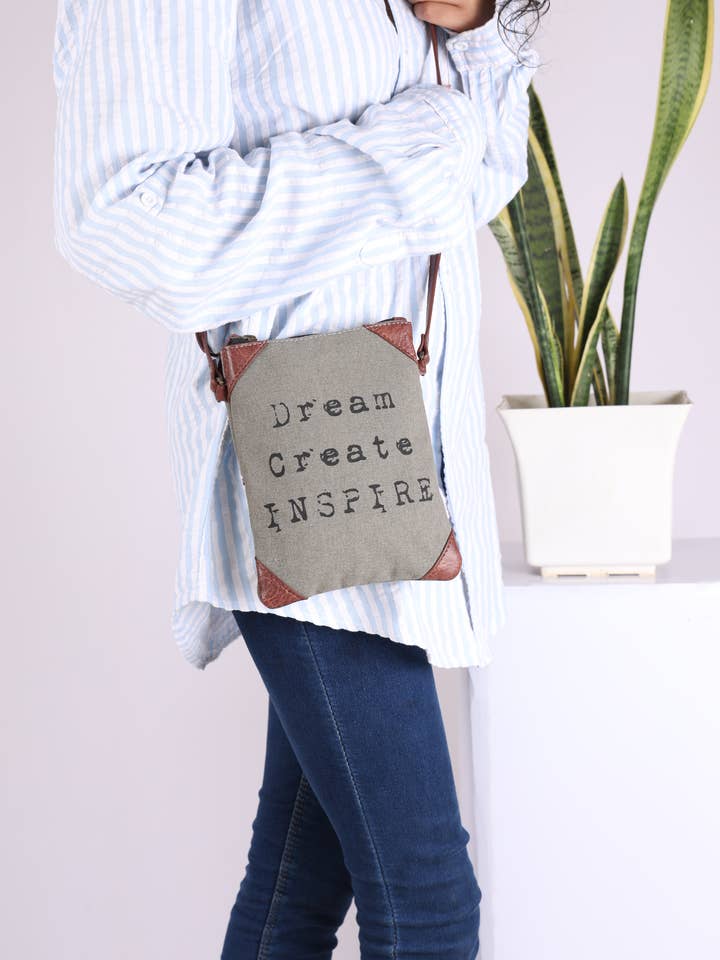 Bolsa de tiracolo pequena para mulher Dream Create Inspire Canvas por atacado de Mona B.