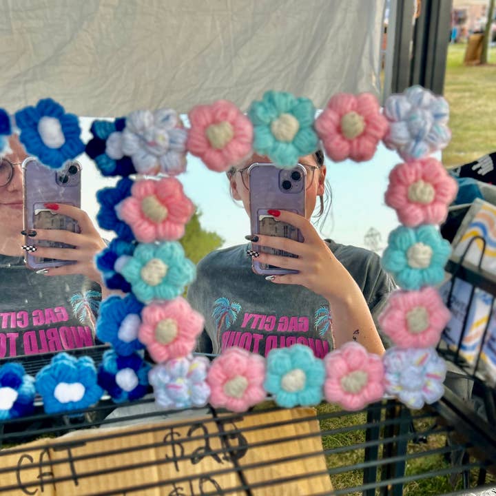 Crochet by Jolene - Venta al por mayor Espejos de pared - Espejo de ganchillo con forma de flor de hojaldre de 8 x 8 pulgadas4