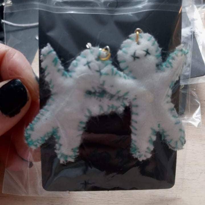 Kanaska – wholesale Hängande örhängen – Voodoo docka örhängen (handsydda och Halloween)