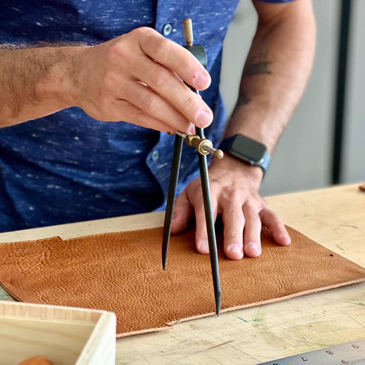 A. M. Aiken - Wholesale Humidor/Cigar Accessory - 4 Cigars Drum-Dyed Leather Cigar Case9