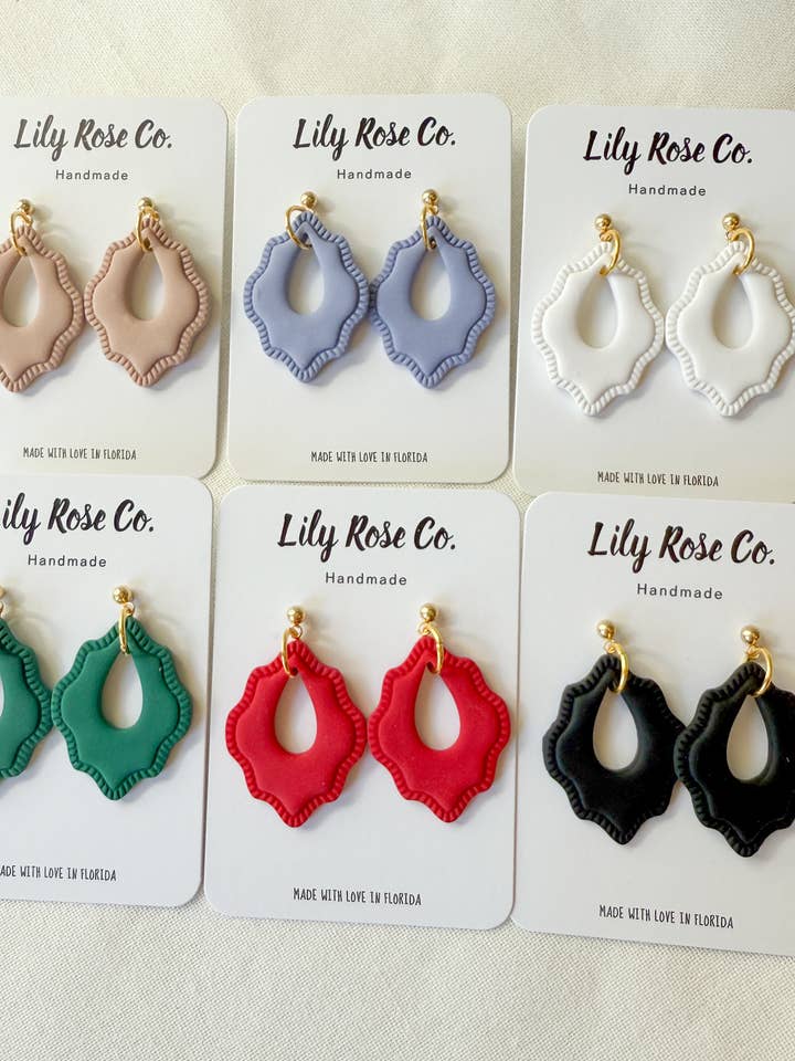 Orecchini da donna per tutti i giorni / Orecchini in argilla per la vendita all'ingrosso da parte di Lily Rose Co.