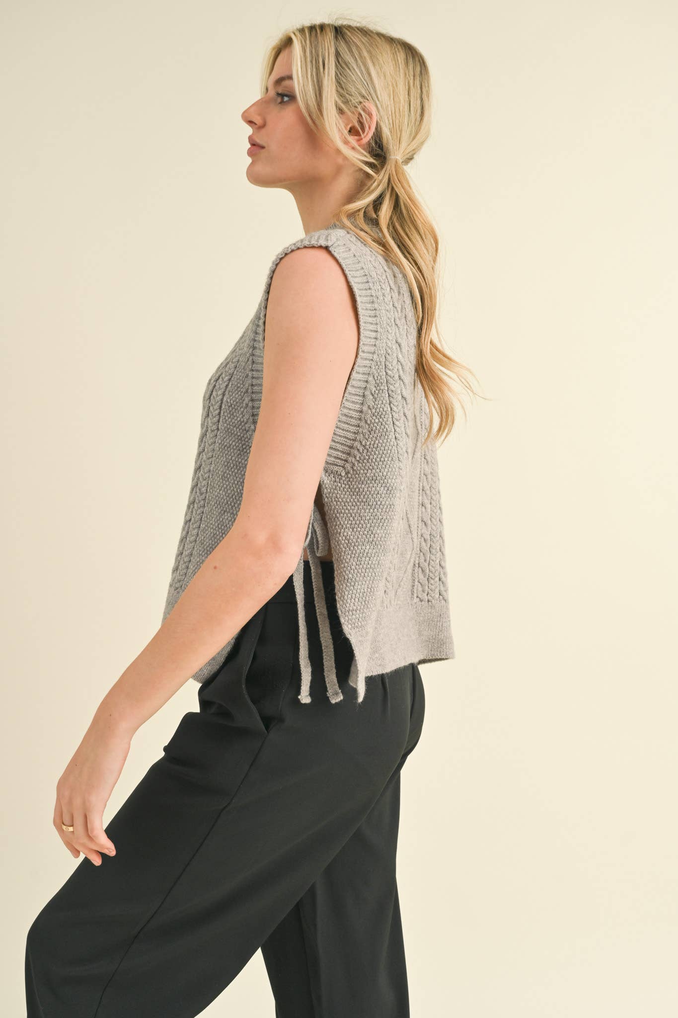 &MERCI - Wholesale Sweater Vest - Women's - CABLE KNIT SIDE TIE SWEATER VEST MSW1063714