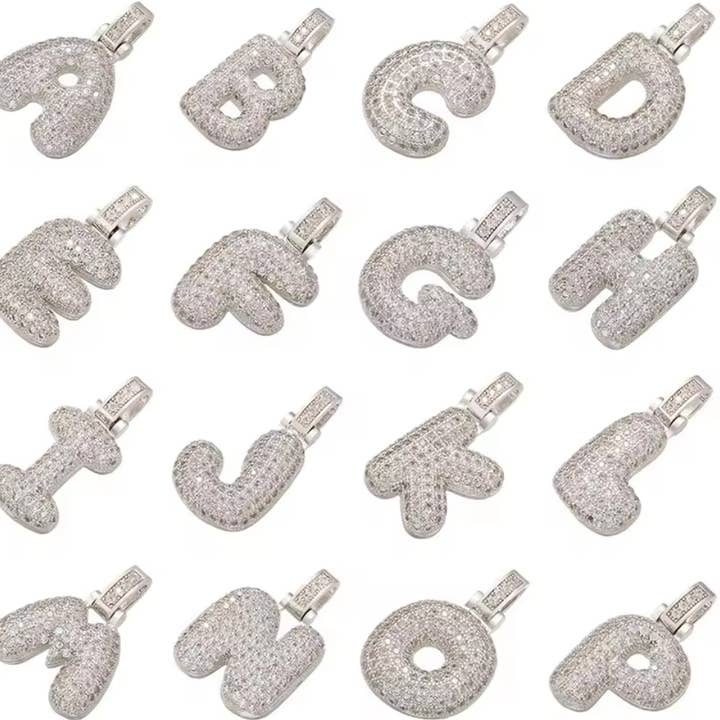 Or jaune Collier en acier avec initiales pavées et lettres à bulles, or 14 carats en vente sur Faire31