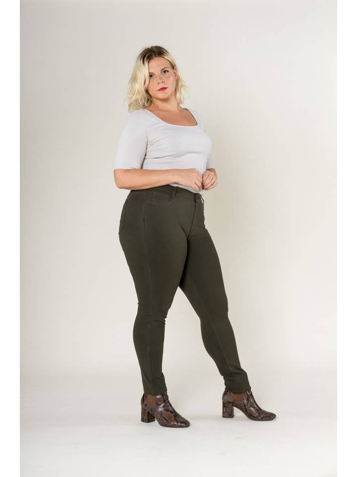Nina Carter - Wholesale Fashion Leggings - Women's - Curve plus size stretch Legging/Jegging with Zip A0056
