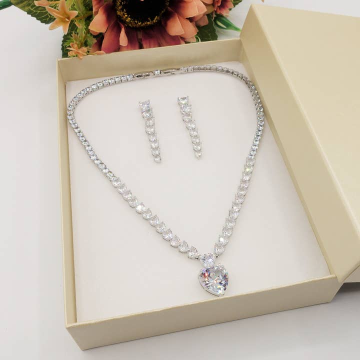 Set 3PZ CHANTELLE BIG HEART Collana Tennis + bracciale + Orecchini pendenti per la vendita all'ingrosso da parte di Daemon srls