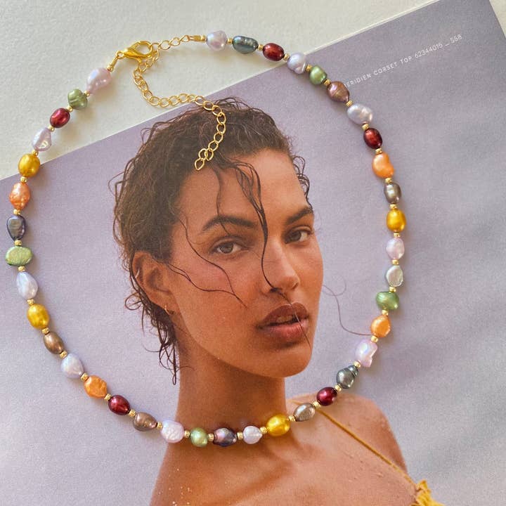 Collier Ras-de-Cou Perle Lorikeet pour la vente par Blissfully Liss Jewelry