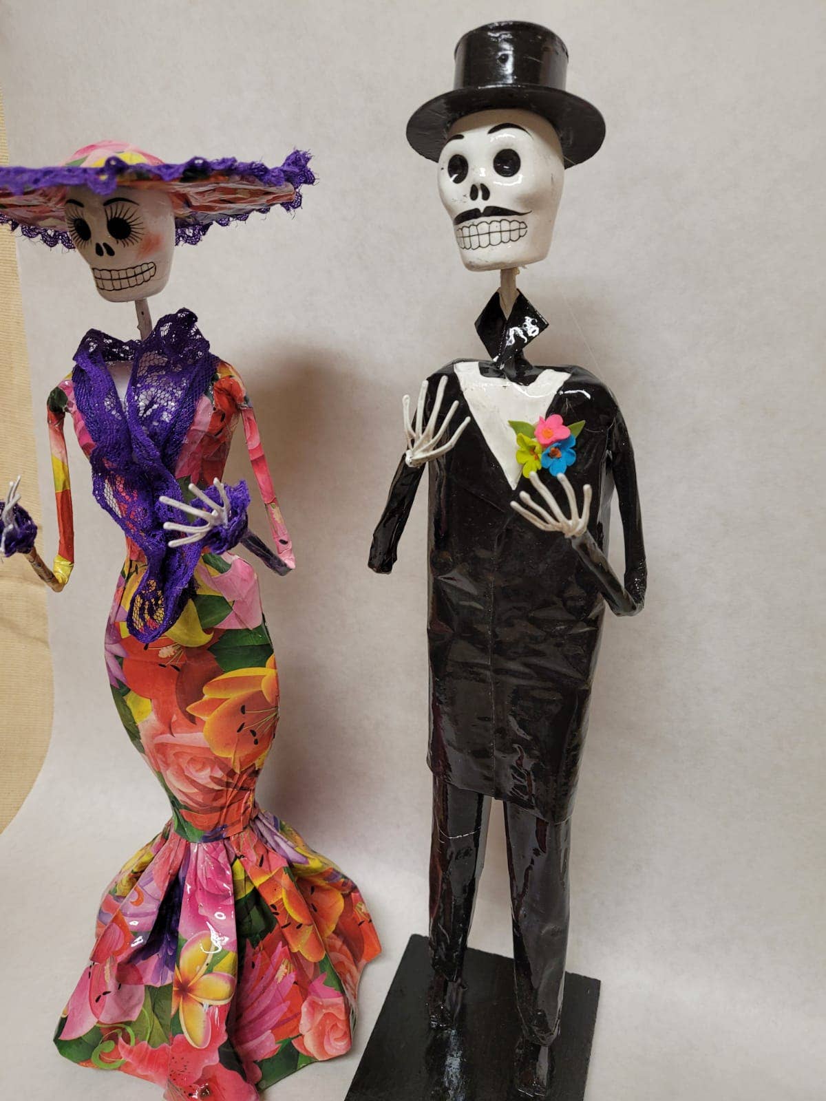 Arara Enterprises - Wholesale Decorative Figurine - Day of the dead  Catrin  Skeleton, paper Mache1