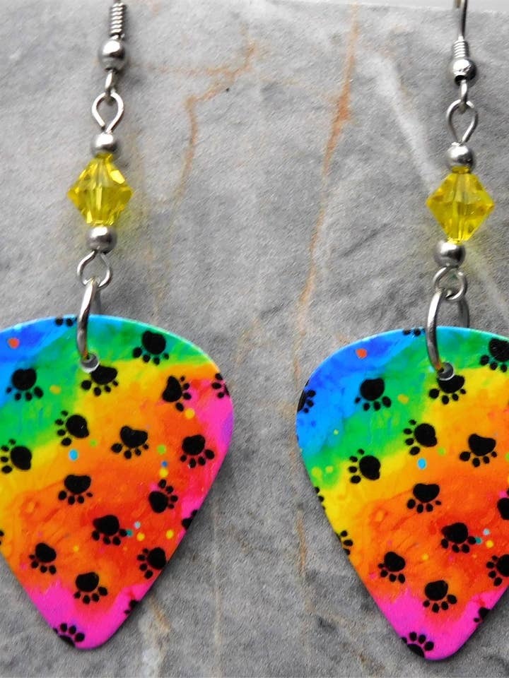 Poteaftryk på farverige guitarplekter øreringe med Swarovskier for engroshandel hos Simply Raevyn