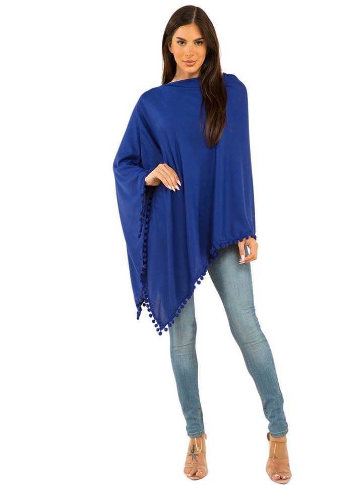 9442 - Ponchos à pompon pour la vente par The Magic Scarf Company