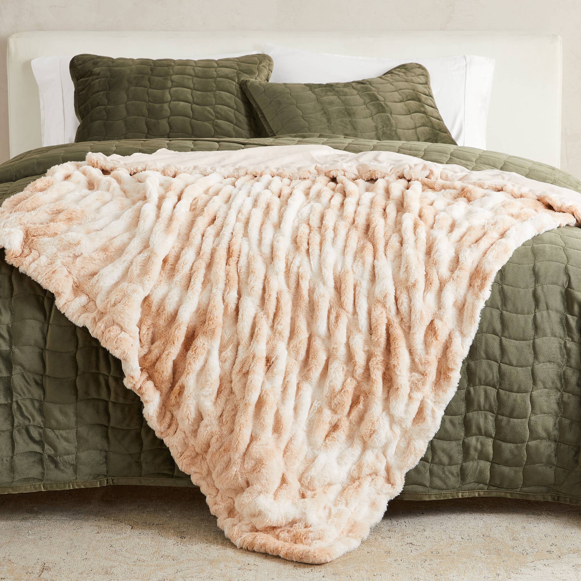 BH Collective - Wholesale Throw Blanket - Throw Blanket - Ruched Faux Fur - Alondra Collection10