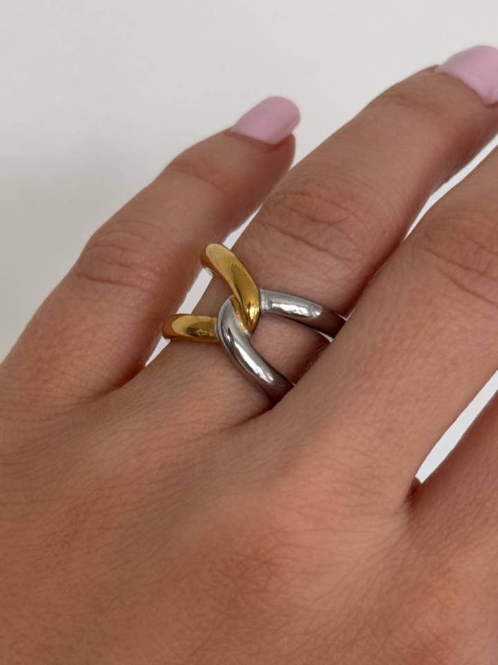 Bague Tia pour la vente par JacqMaria Jewelry