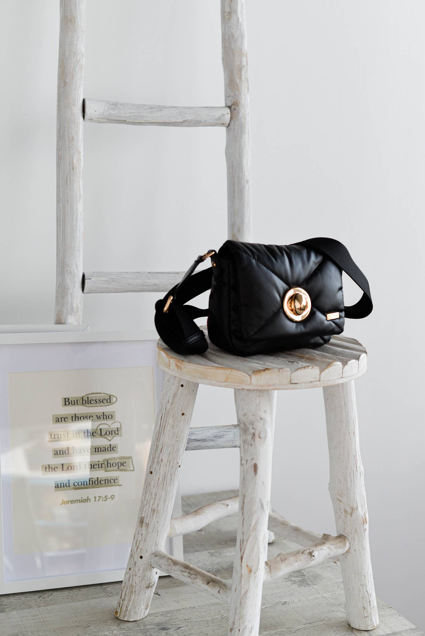 NOCO - Wholesale Crossbody Bag - Women's - PADDED BLACK CLOSURE CROSSBODY BAG2