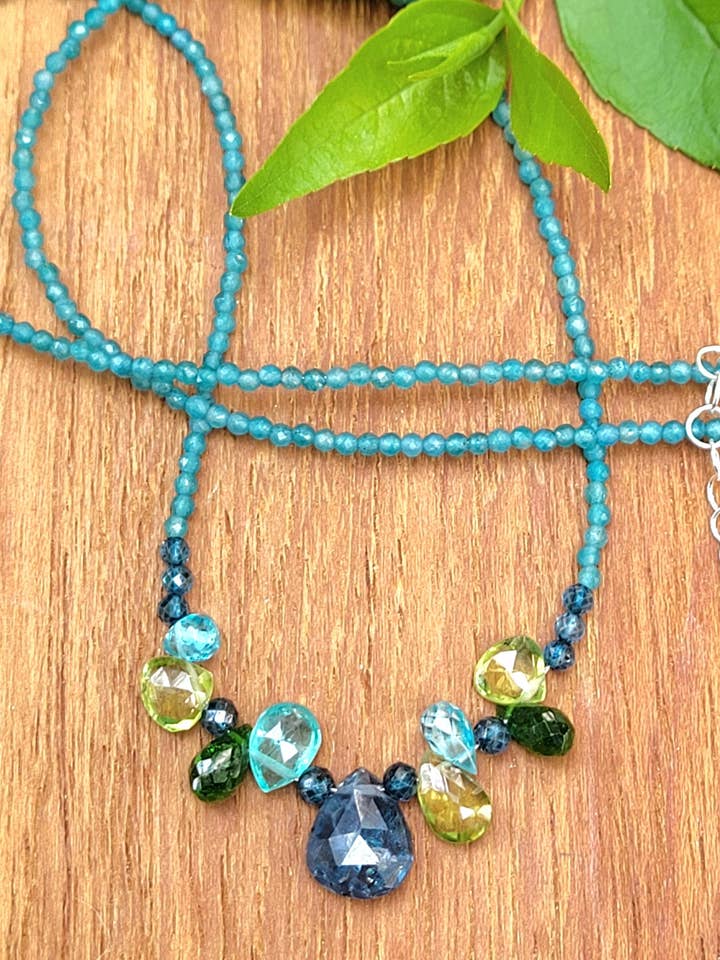 Colar Brio Multicolorido de Cianita Índigo NBL5919 por atacado de KRISTIN FORD Jewelry With Meaning