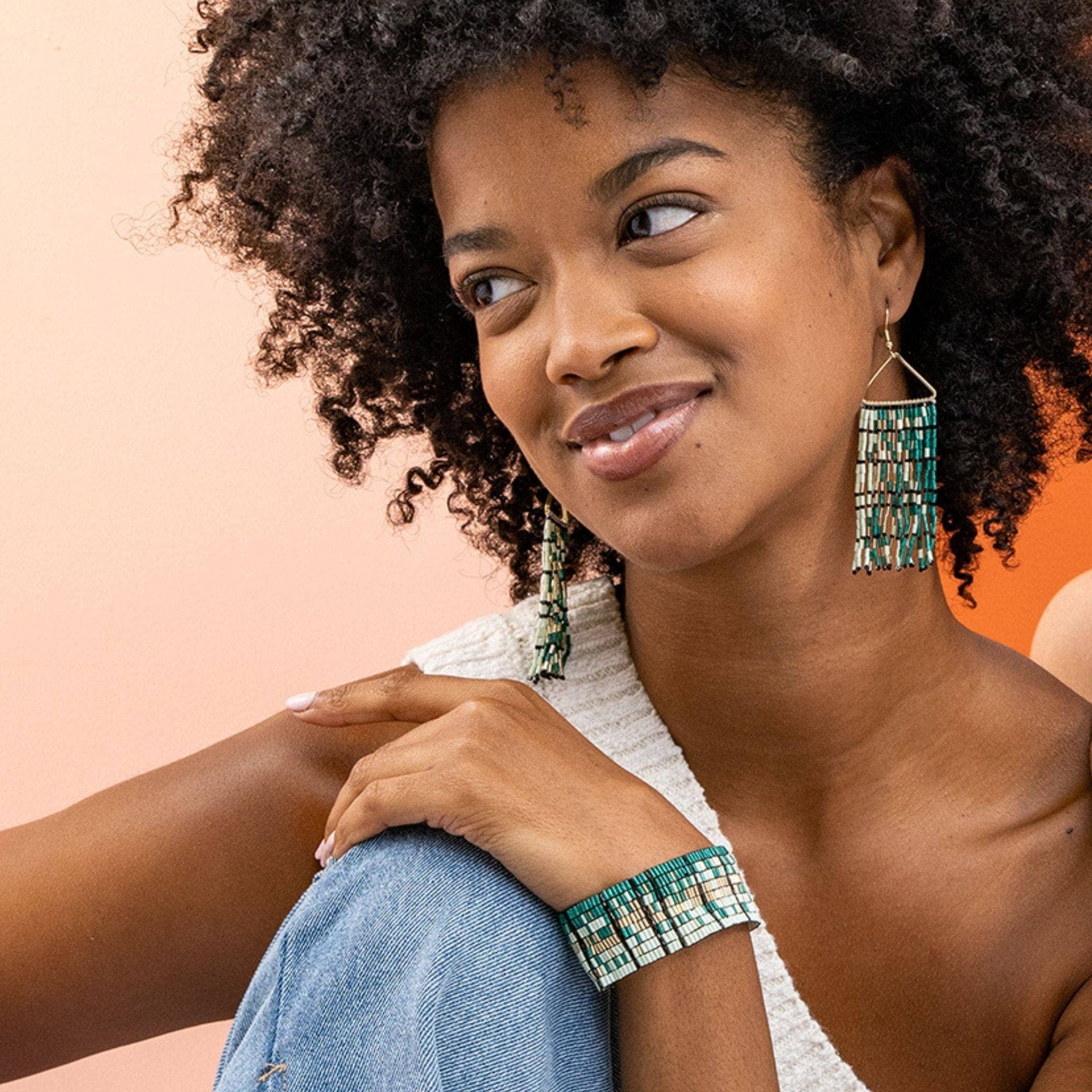 INK + ALLOY - Wholesale Armband met kralen - Natalia Gemengde Luxe Kralen Gradiënt Stretch Armband Smaragd Groothandel1